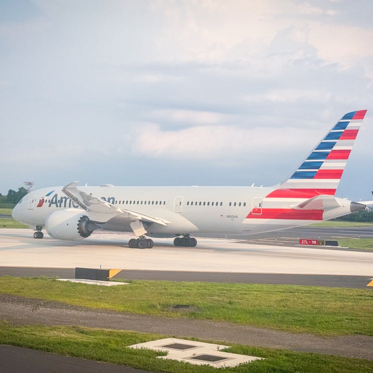 Citi / AAdvantage Executive vs. Globe: 2 great options for American Airlines fans