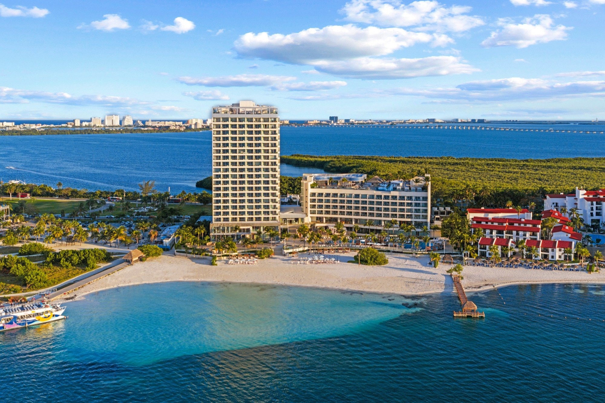 Hilton Expands Mexican Portfolio with Cancun Resort Acquisition