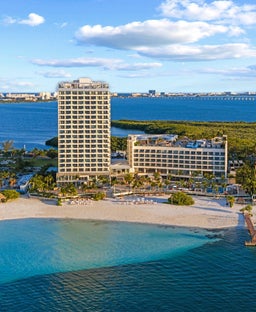 Hilton is taking over a popular Hyatt all-inclusive resort in Cancun