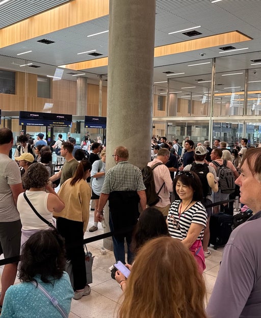 EU leaders call 'urgent meeting' with airlines as airport chaos grows