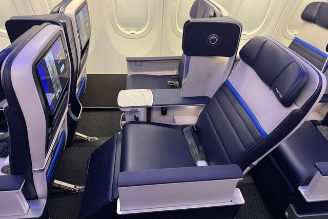 united a321xlr PE recliner