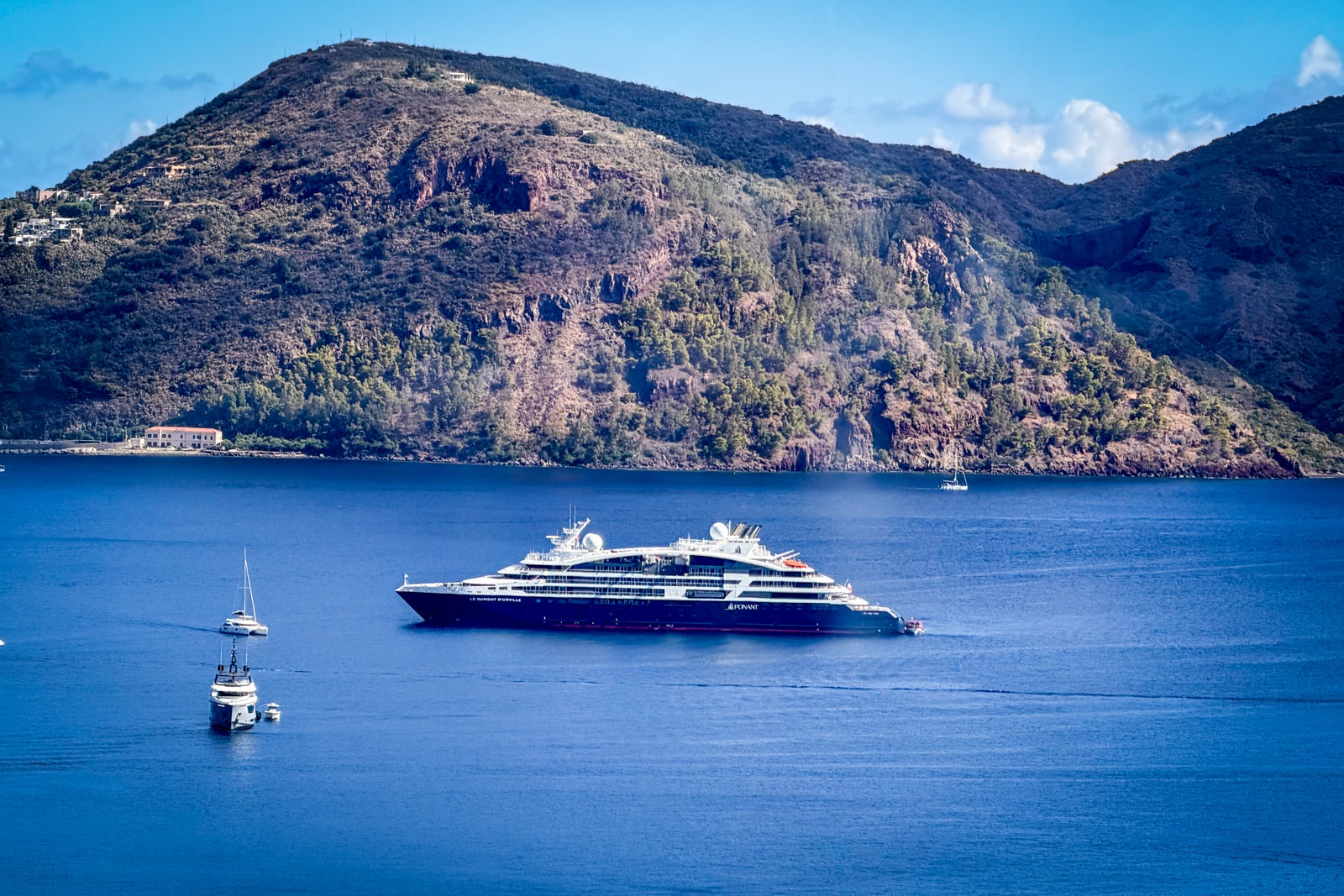 Le Dumont d'Urville anchored off Lipari.