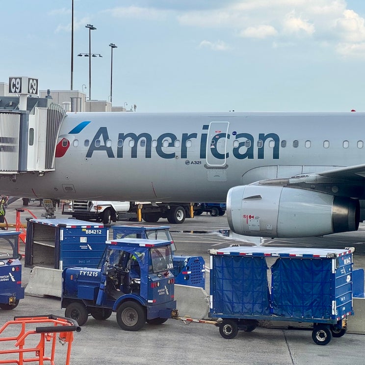 American Airlines cuts 6 routes, adds 2 in New York airport swap
