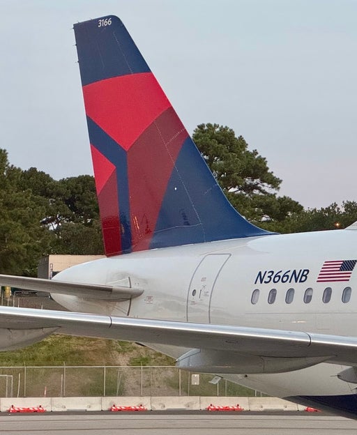 Delta cuts 5 routes across 7 cities, plans smaller Las Vegas schedule this winter