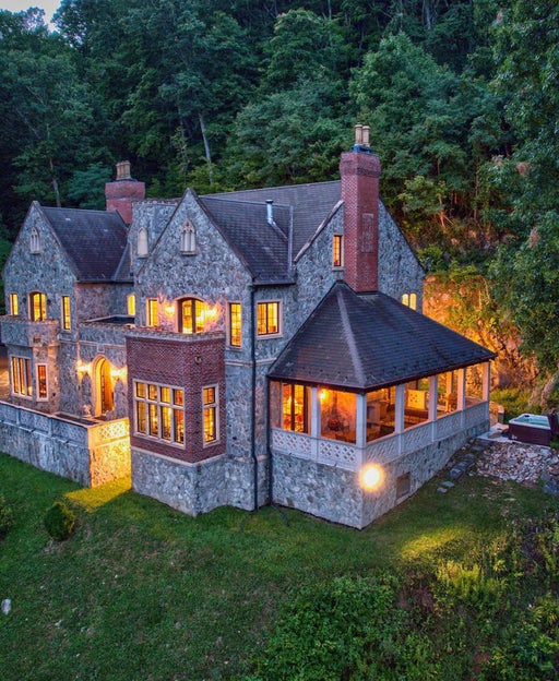 12 unique vacation rentals you can book with points