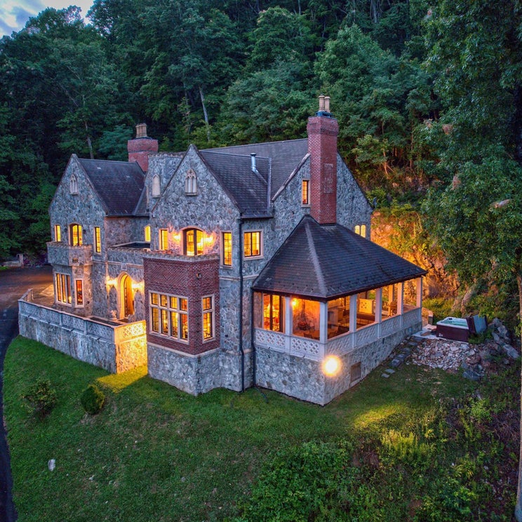 12 unique vacation rentals you can book with points