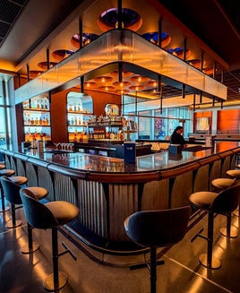 Inside the largest airline lounge in America: United's massive new Houston club
